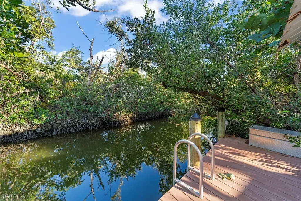 1056 S Yachtsman Drive Sanibel FL 33957