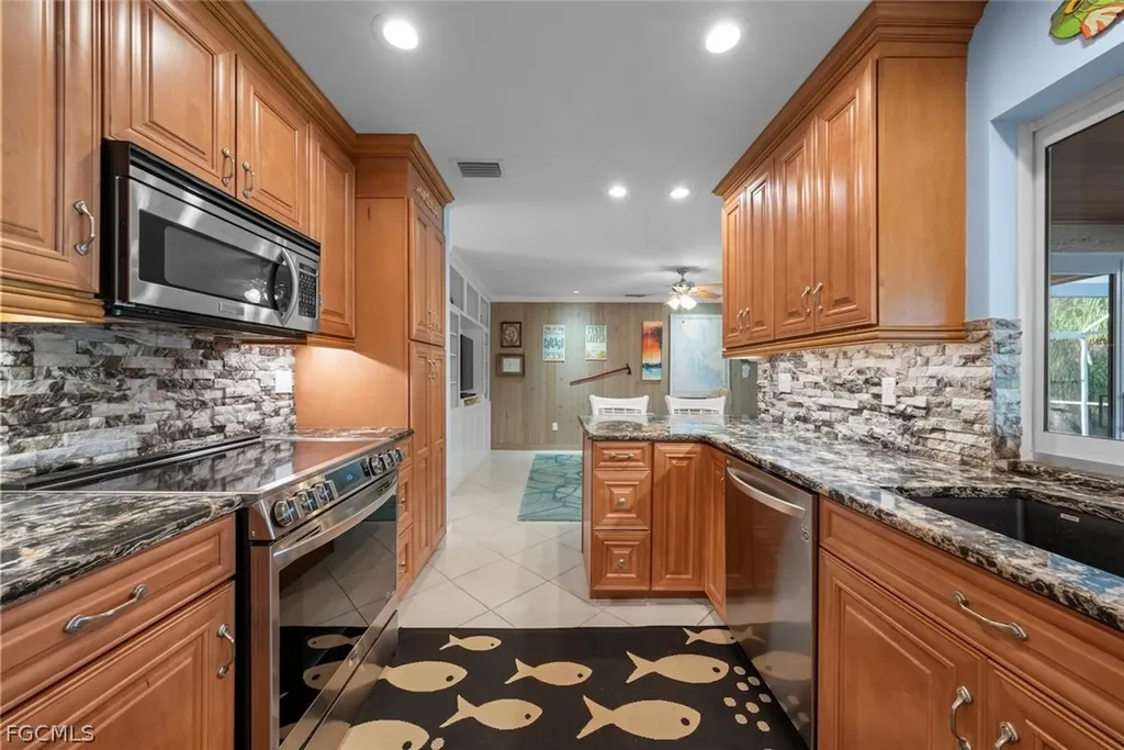 1056 S Yachtsman Drive Sanibel FL 33957