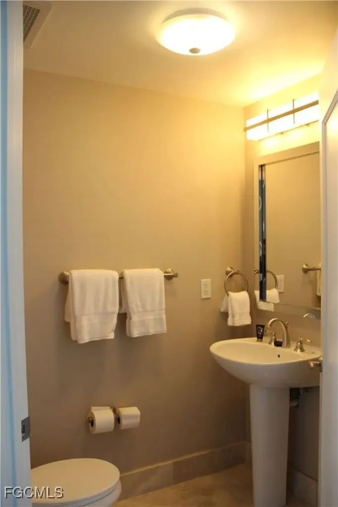 4401 Collins Avenue Miami Beach FL 33140-3227