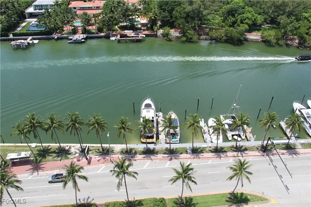 4401 Collins Avenue Miami Beach FL 33140-3227