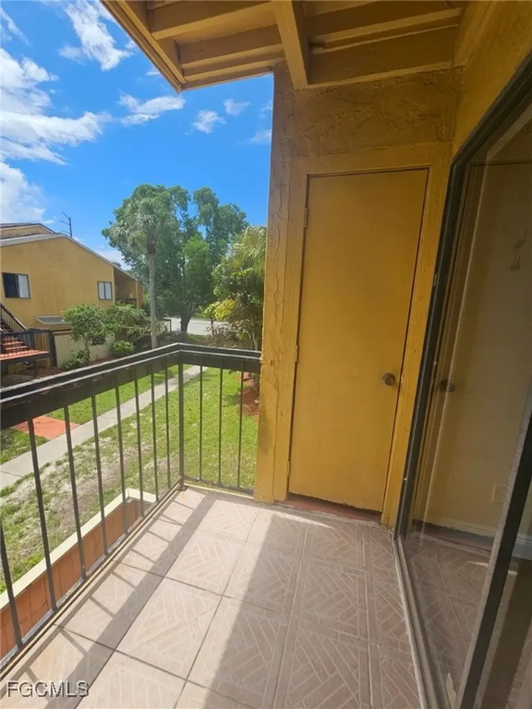 2905 Winkler Avenue Fort Myers FL 33916