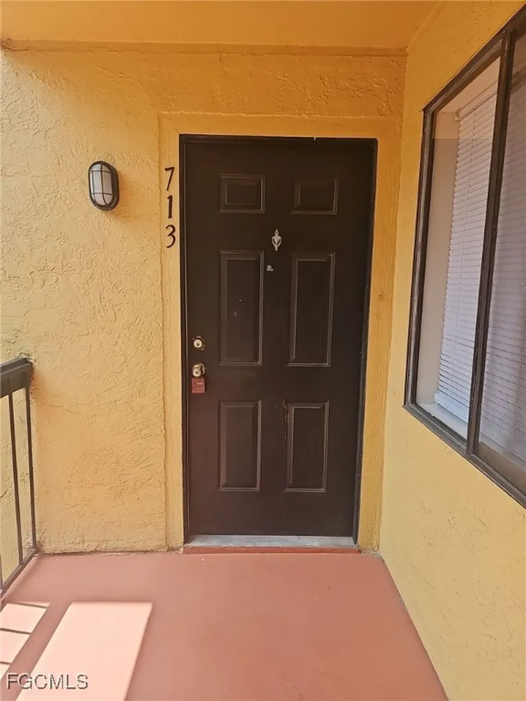 2905 Winkler Avenue Fort Myers FL 33916