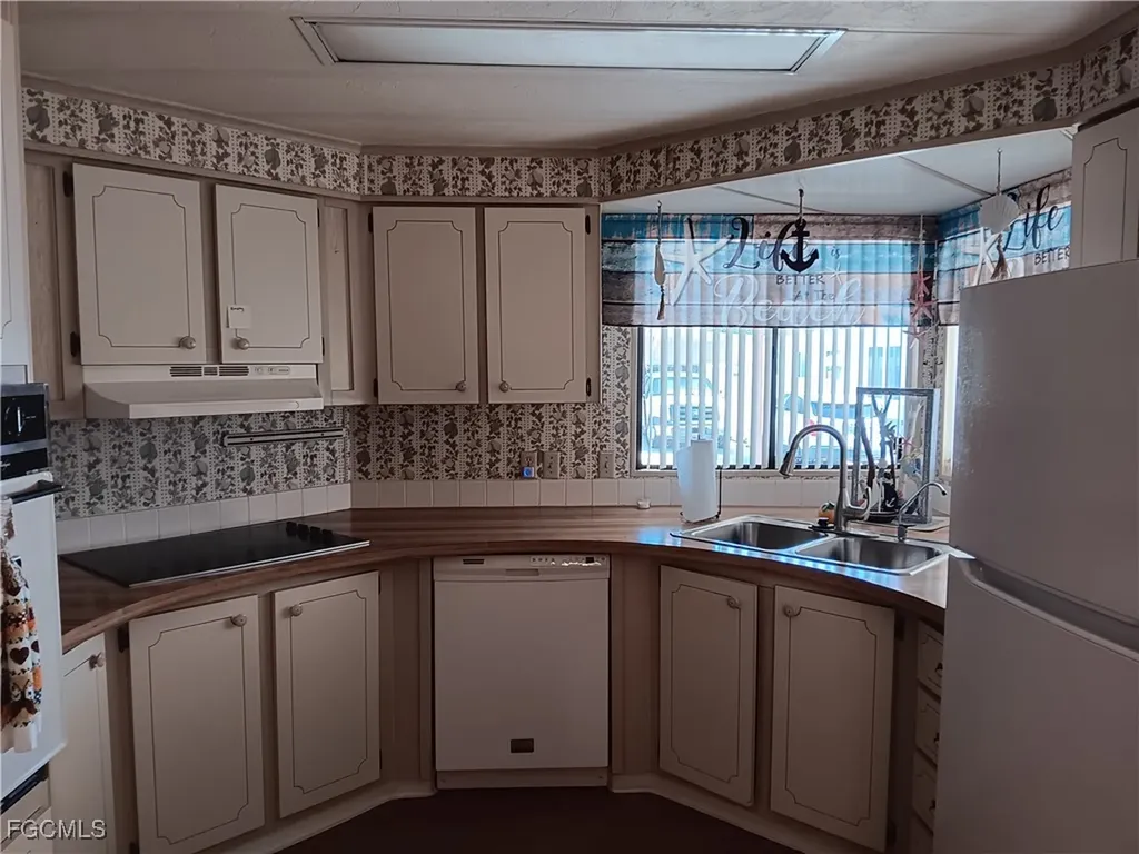 610 Friendly Place North Fort Myers FL 33917