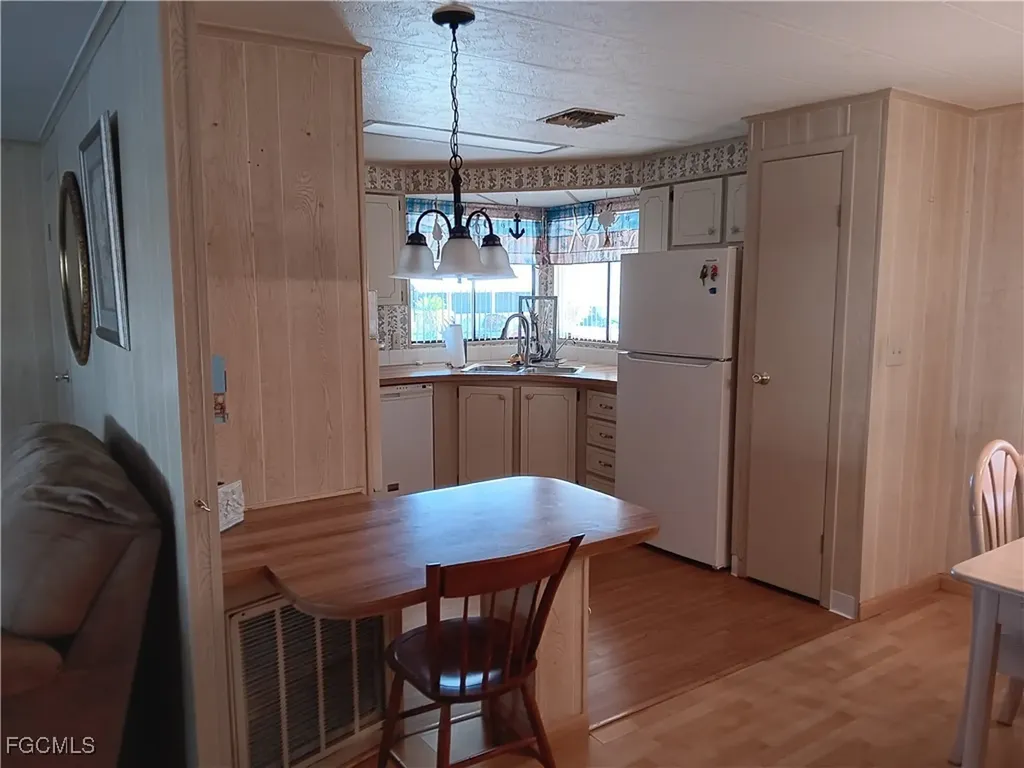 610 Friendly Place North Fort Myers FL 33917