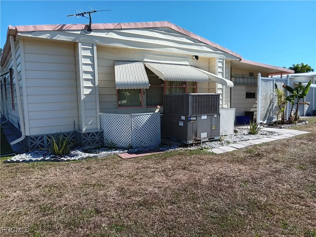 610 Friendly Place North Fort Myers FL 33917
