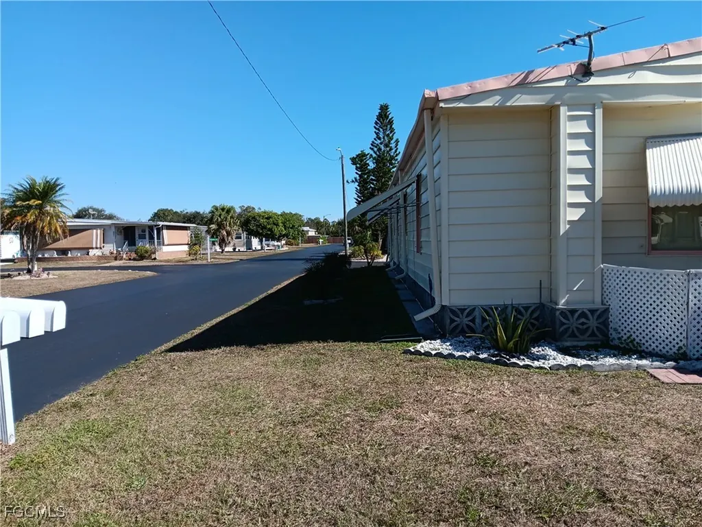 610 Friendly Place North Fort Myers FL 33917