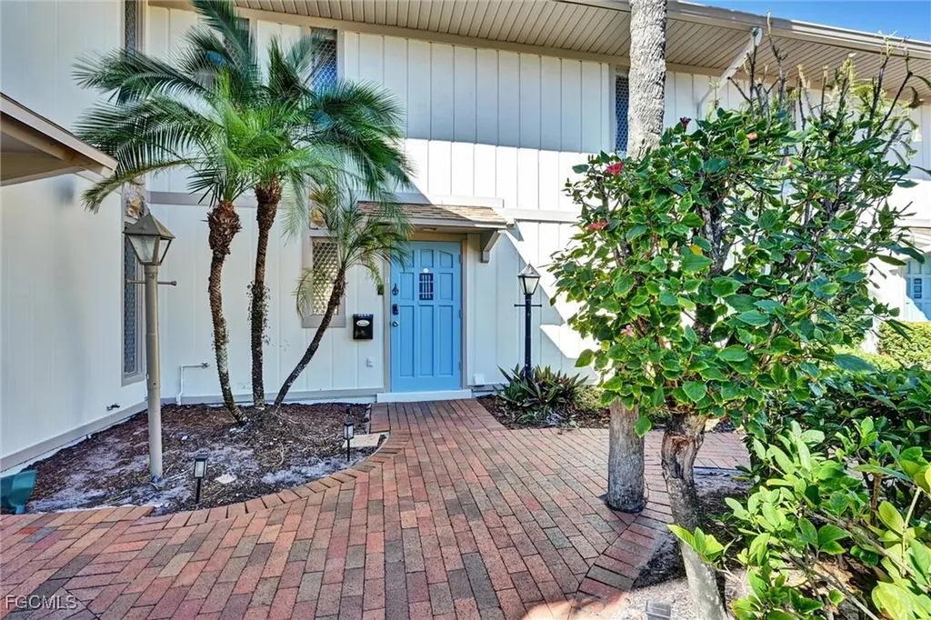 4265 Island Circle Fort Myers FL 33919