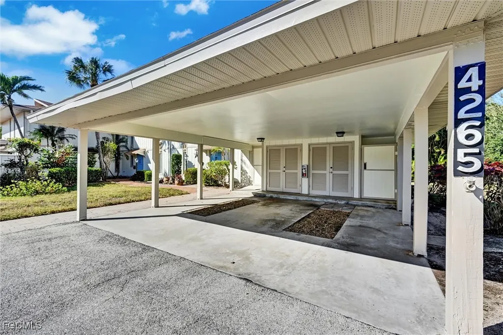 4265 Island Circle Fort Myers FL 33919