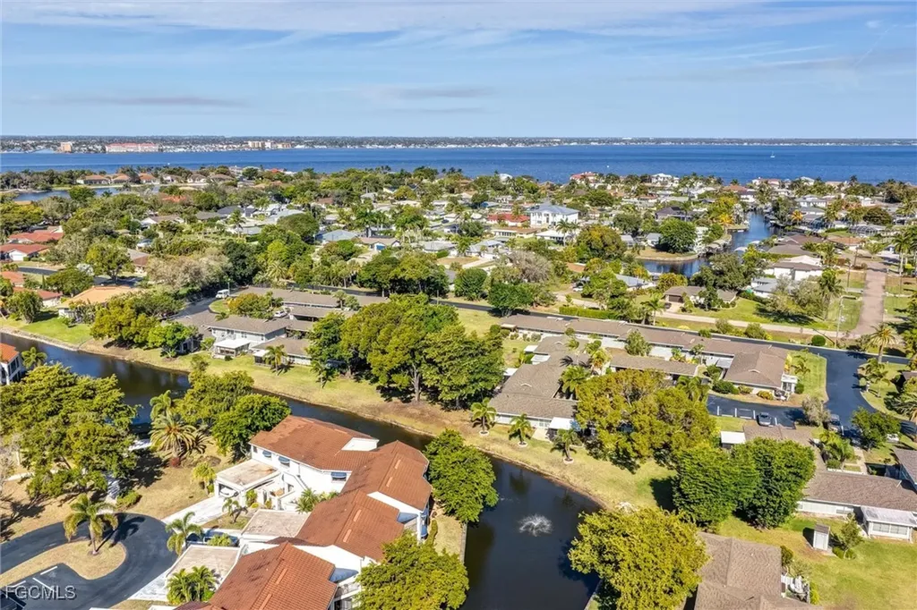 4265 Island Circle Fort Myers FL 33919