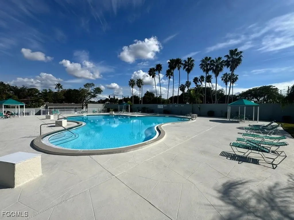 4265 Island Circle Fort Myers FL 33919