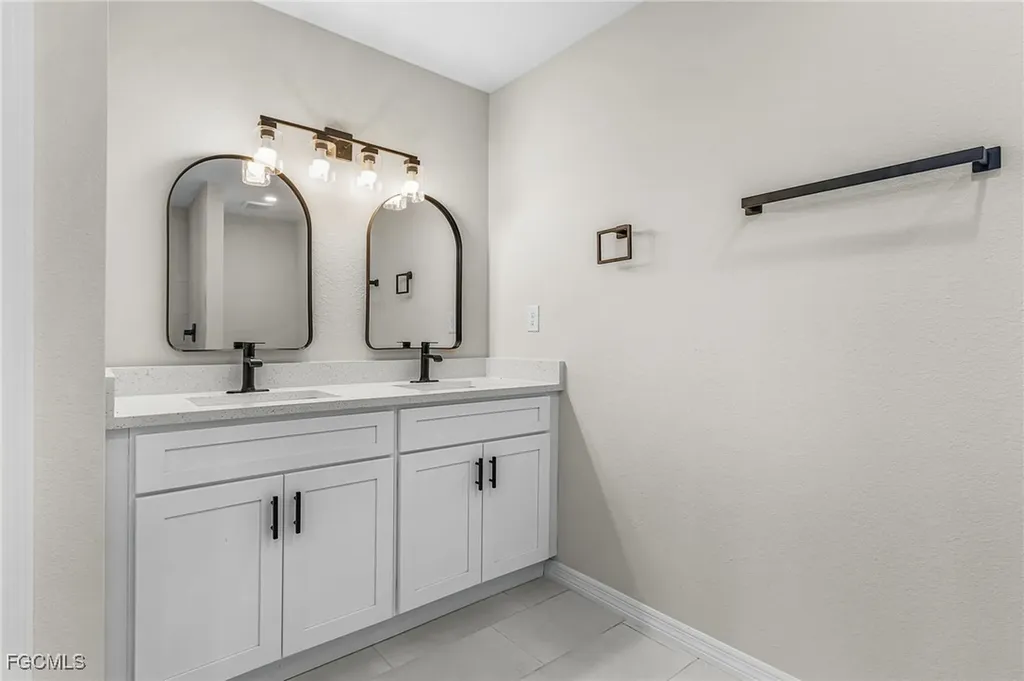 2003 NE 27th Street Cape Coral FL 33909