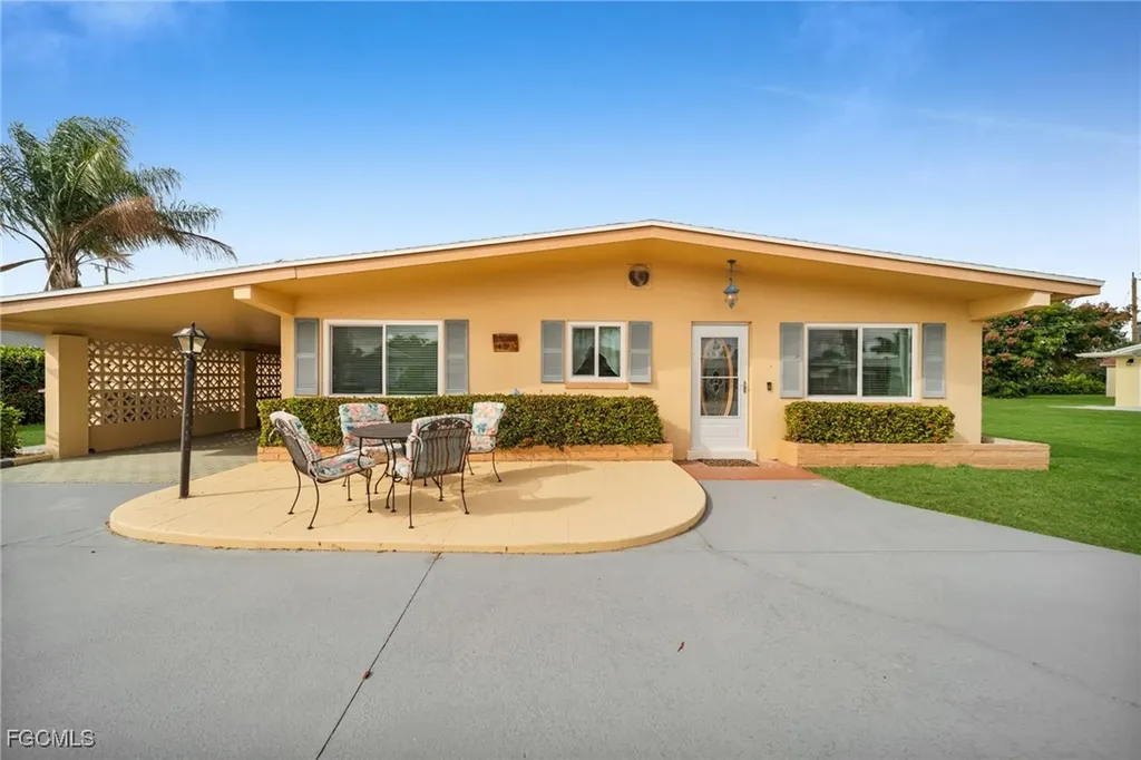 5208 Wilmington Court Cape Coral FL 33904
