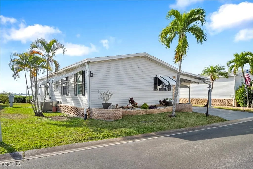 5546 Adam Drive North Fort Myers FL 33917