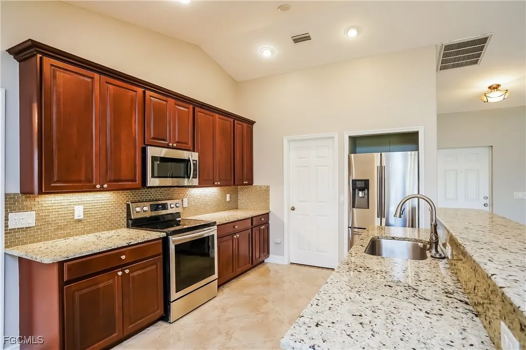 229 NE 7th Place Cape Coral FL 33909