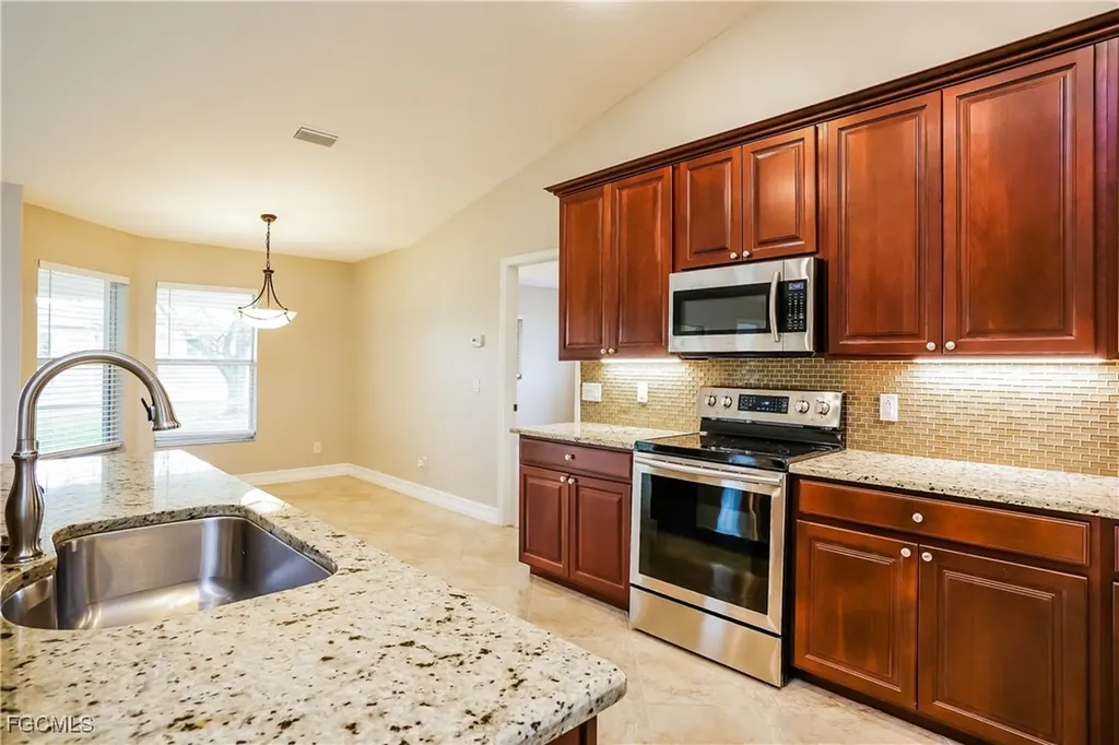 229 NE 7th Place Cape Coral FL 33909