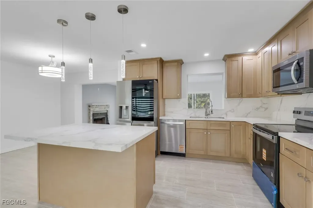 1653 S Fountainhead Road Fort Myers FL 33919