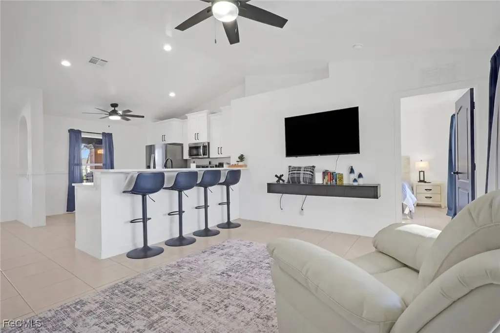 1110 NE 6th Place Cape Coral FL 33909