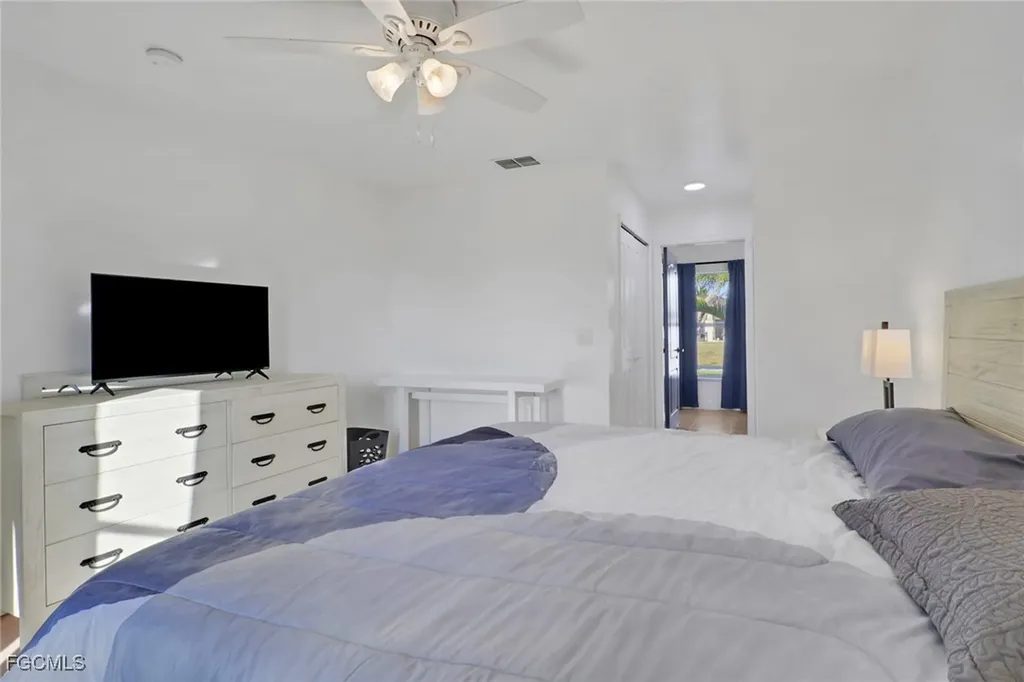1110 NE 6th Place Cape Coral FL 33909