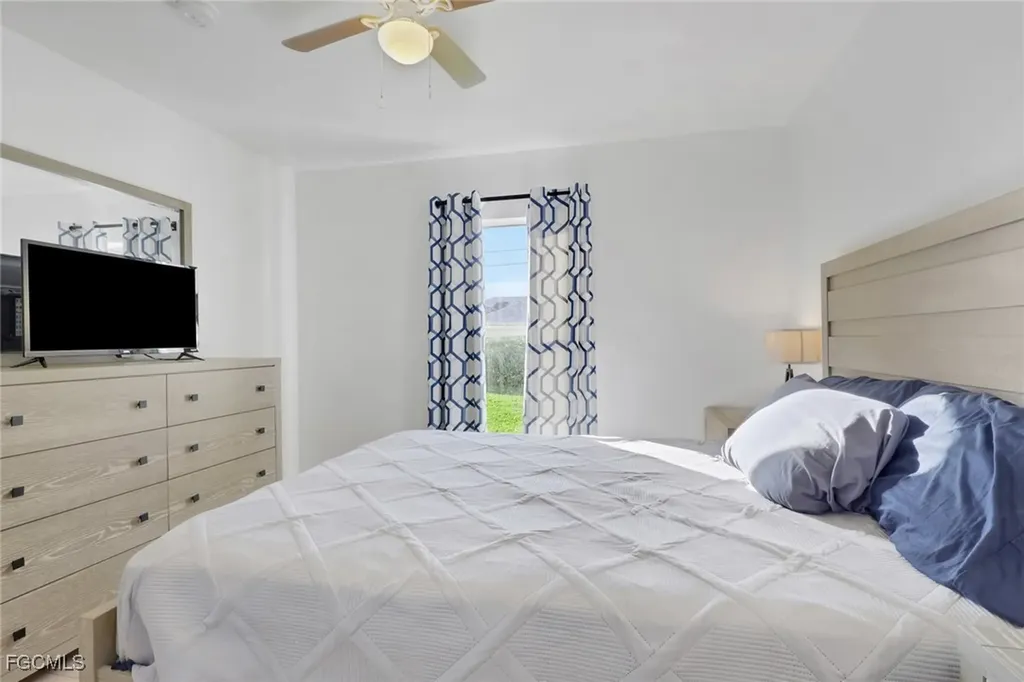 1110 NE 6th Place Cape Coral FL 33909