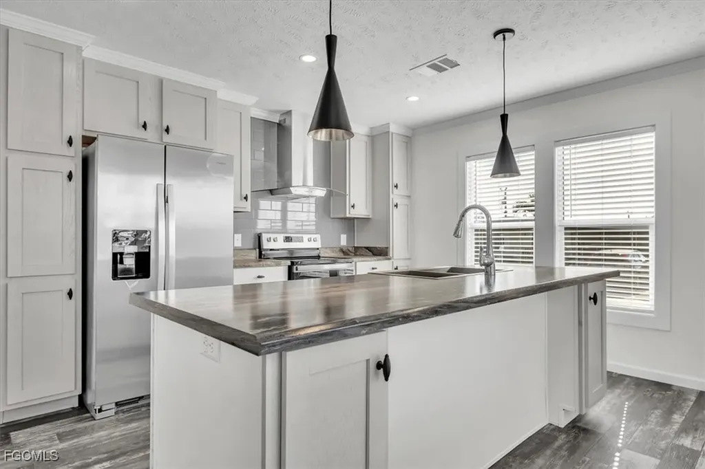 3162 Mercury Lane North Fort Myers FL 33903