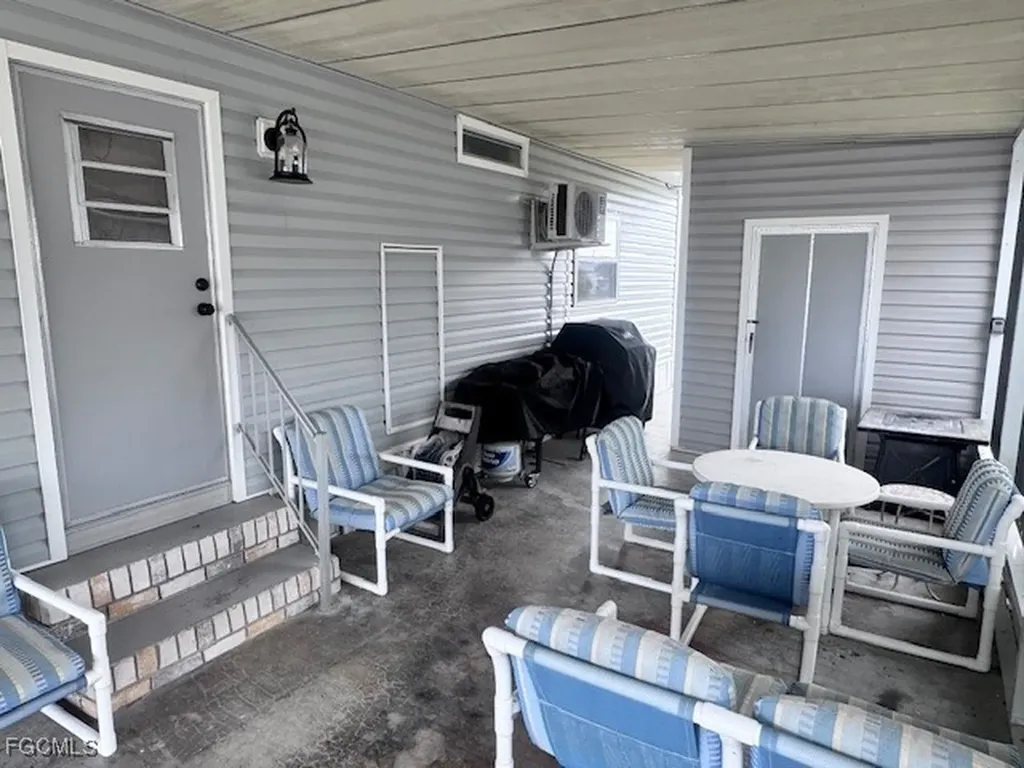 5524 Ben Franklin Lane North Fort Myers FL 33917