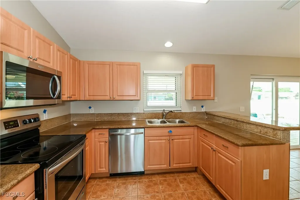 600 SW 18th Terrace Cape Coral FL 33991