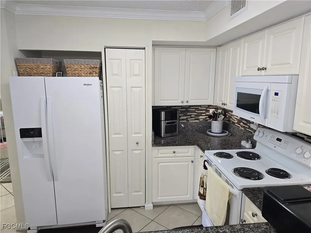 1210 Wildwood Lakes Boulevard Naples FL 34104