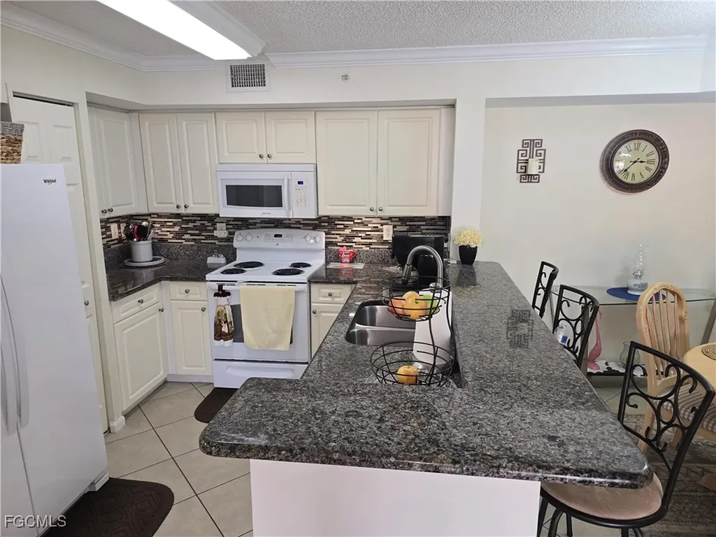 1210 Wildwood Lakes Boulevard Naples FL 34104