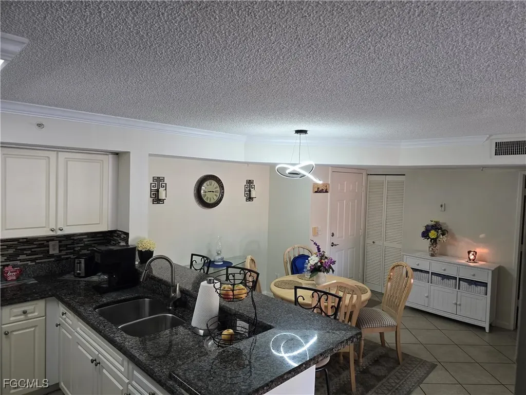 1210 Wildwood Lakes Boulevard Naples FL 34104