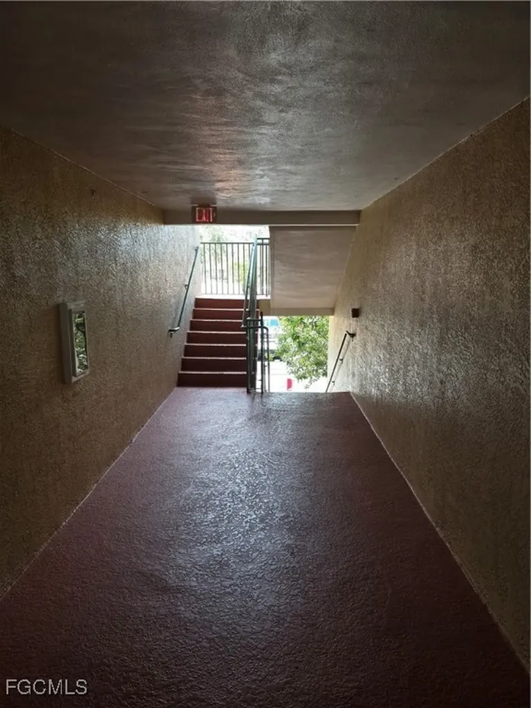 1210 Wildwood Lakes Boulevard Naples FL 34104