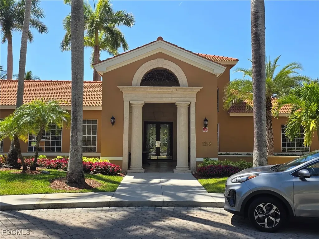 1210 Wildwood Lakes Boulevard Naples FL 34104