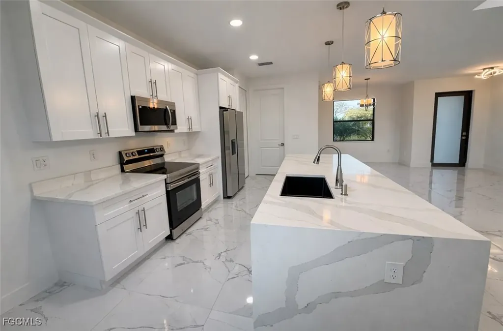 3709 37th Street SW Lehigh Acres FL 33976
