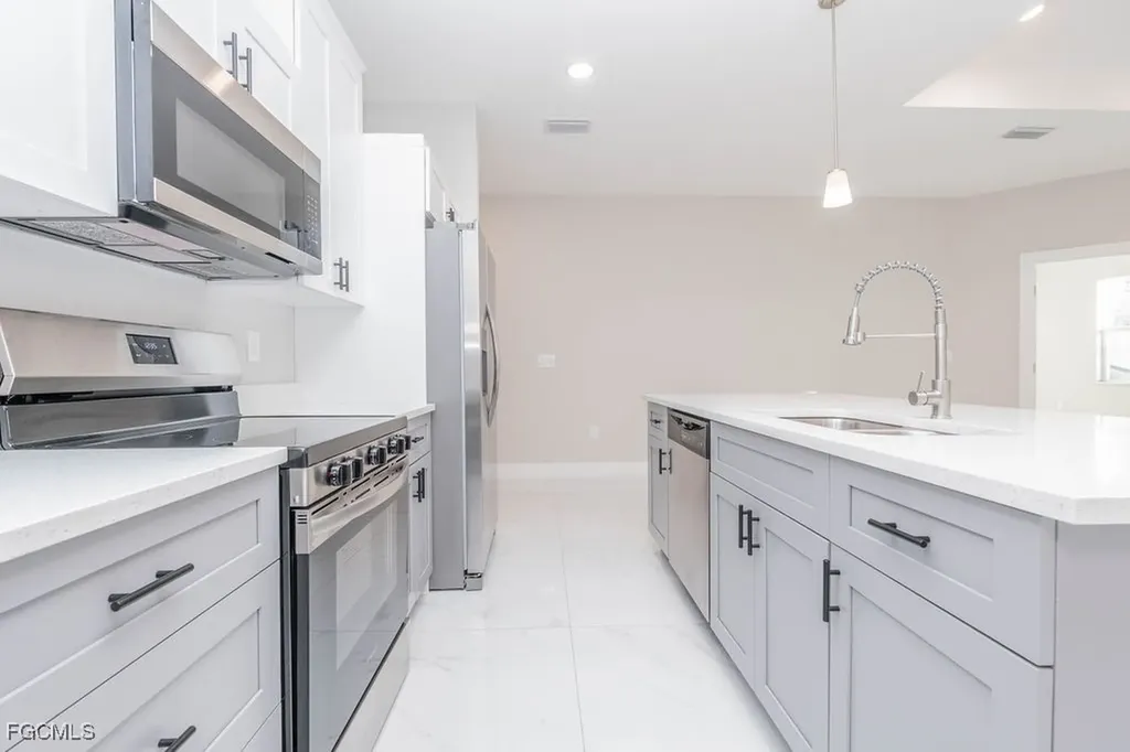 4417 22nd Street SW Lehigh Acres FL 33973