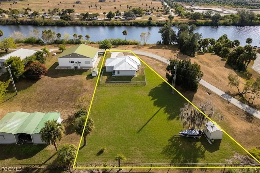 1053 Lock Lane SW Moore Haven FL 33471