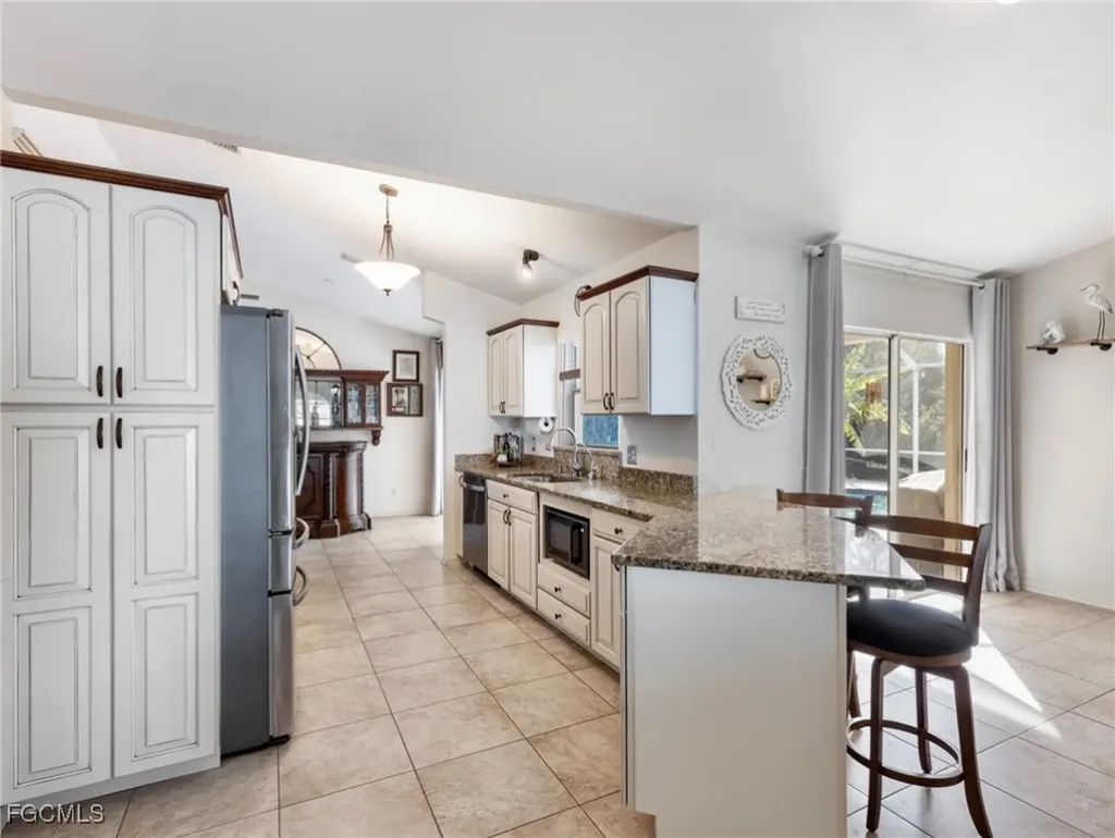 836 SW 23rd Street Cape Coral FL 33991