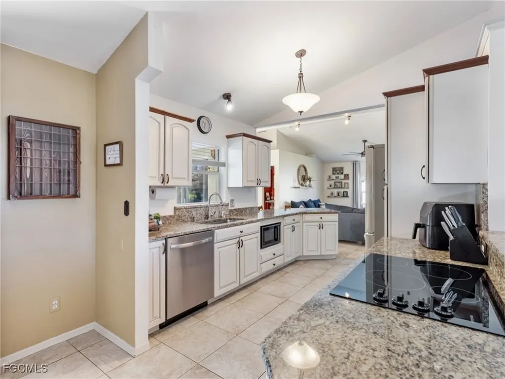 836 SW 23rd Street Cape Coral FL 33991