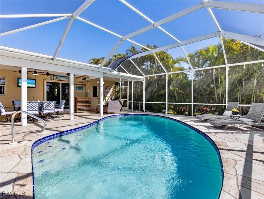 836 SW 23rd Street Cape Coral FL 33991