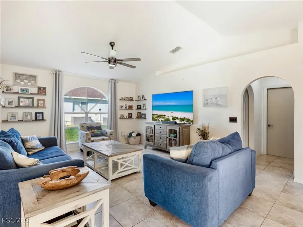 836 SW 23rd Street Cape Coral FL 33991