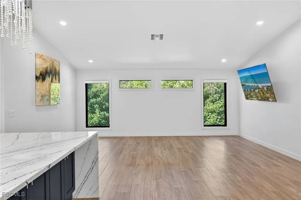 1211 Periwinkle Way Sanibel FL 33957