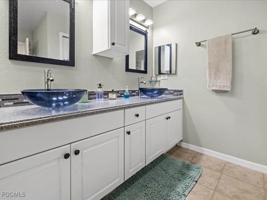 1209 NW 25th Place Cape Coral FL 33993