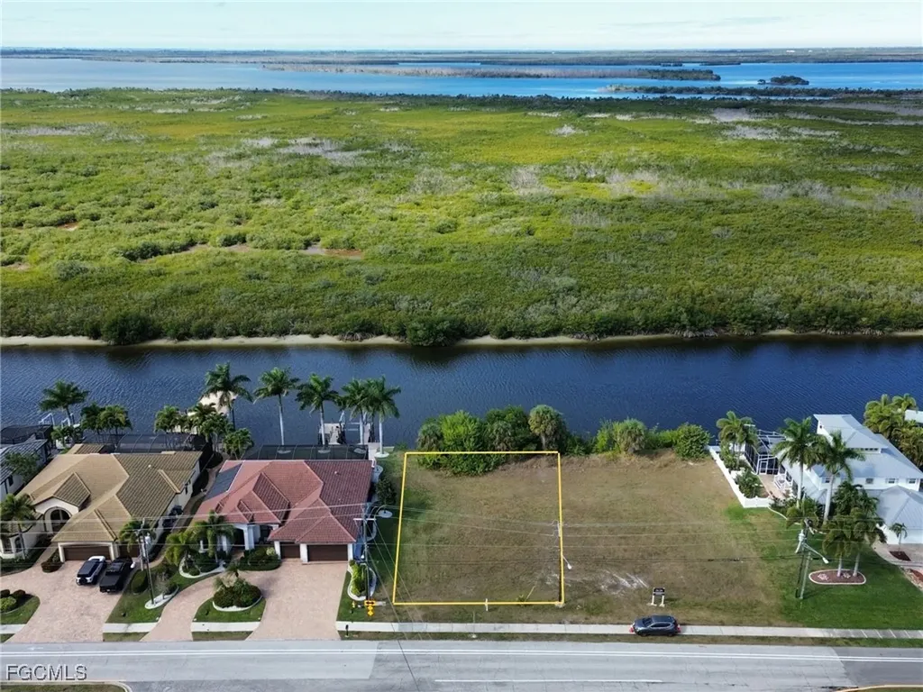 3216 Surfside Boulevard Cape Coral FL 33914