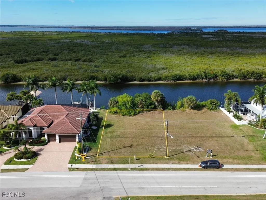 3216 Surfside Boulevard Cape Coral FL 33914