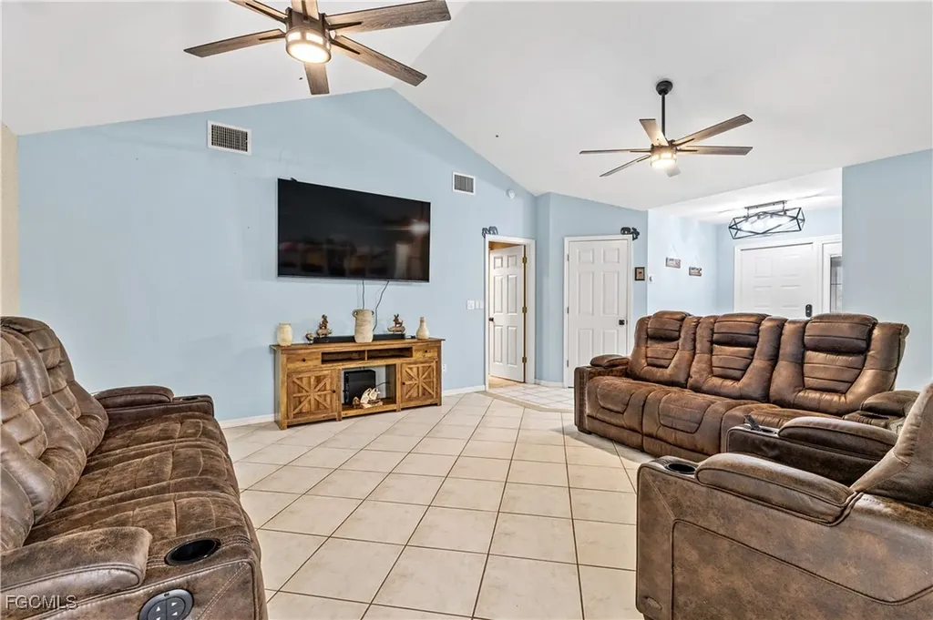 1125 SE 32nd Street Cape Coral FL 33904