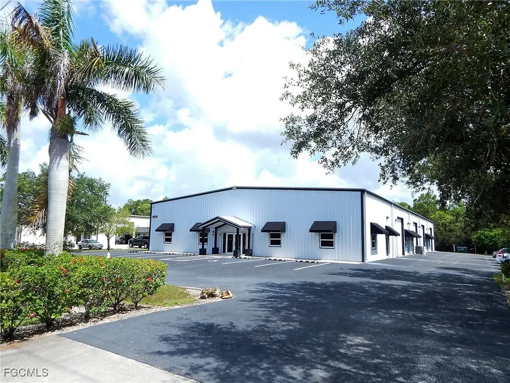 909 NE 27th Lane Cape Coral FL 33909