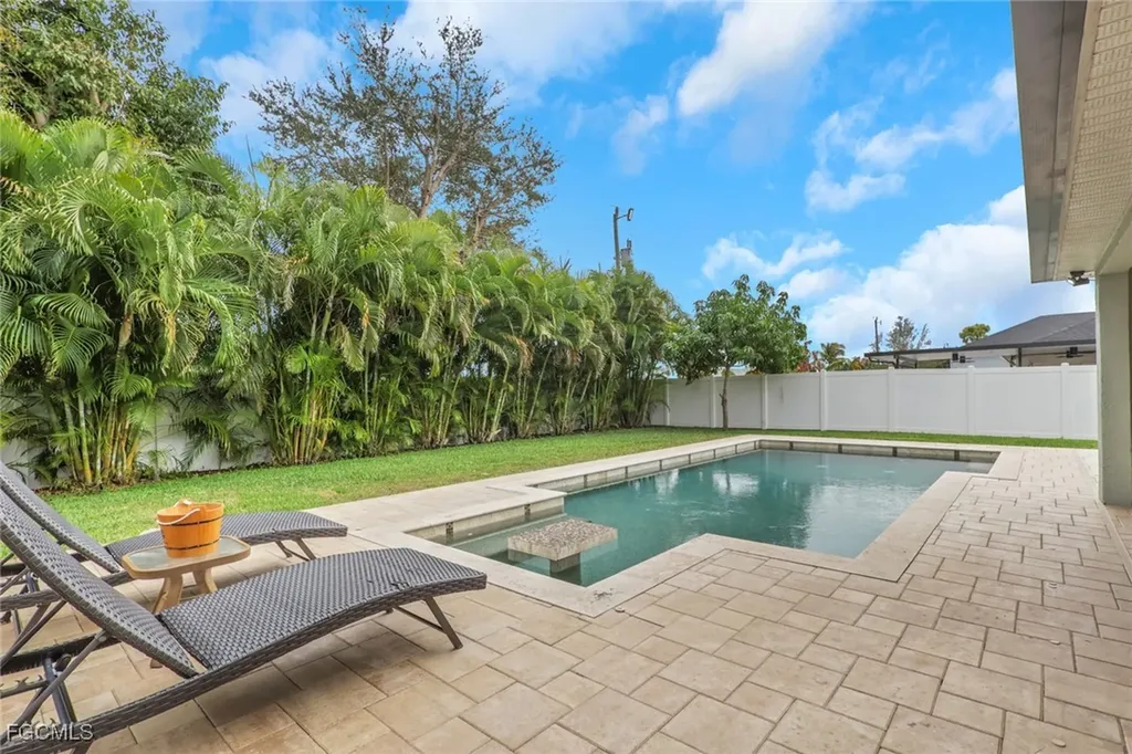 2115 SW 1st Avenue Cape Coral FL 33991