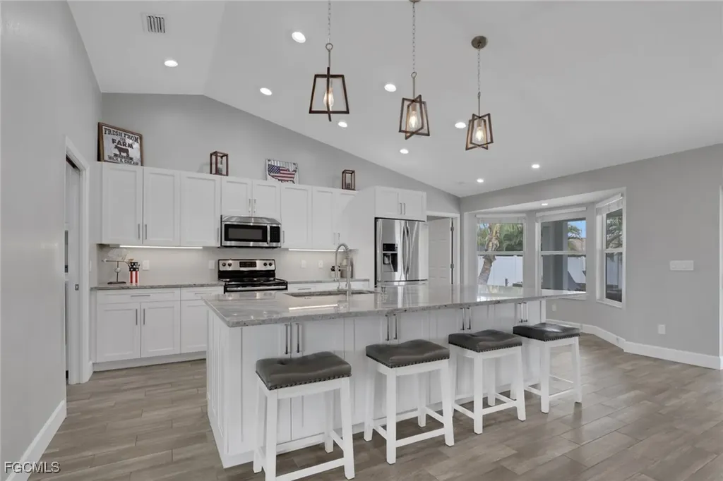 2115 SW 1st Avenue Cape Coral FL 33991