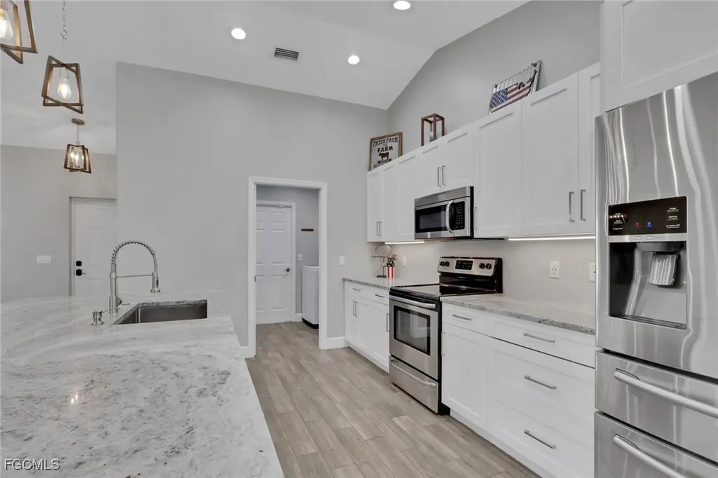 2115 SW 1st Avenue Cape Coral FL 33991