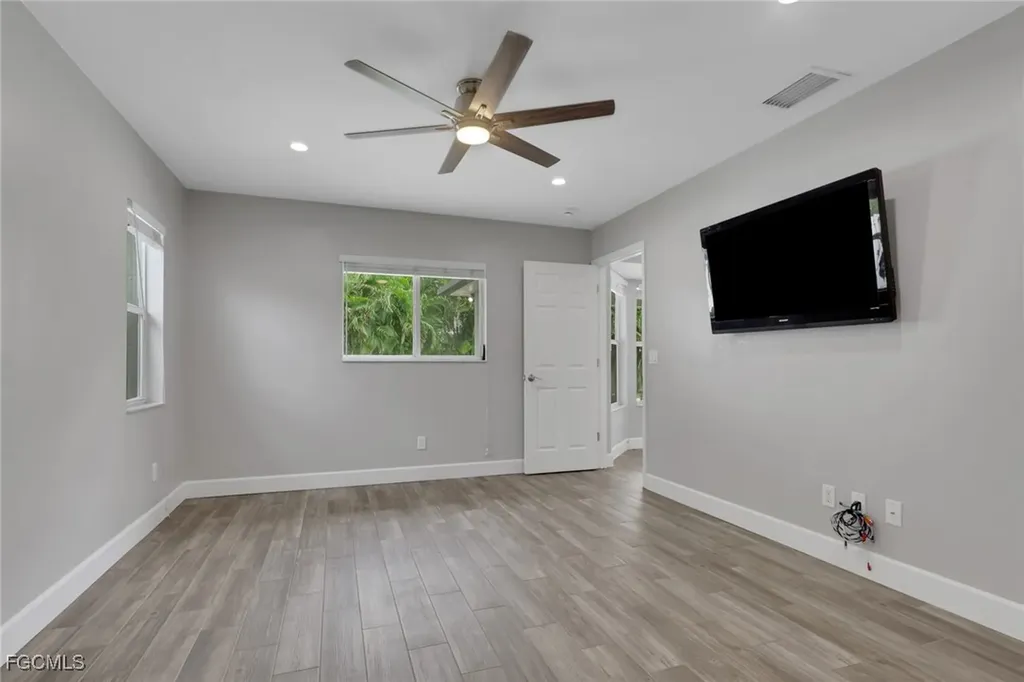 2115 SW 1st Avenue Cape Coral FL 33991