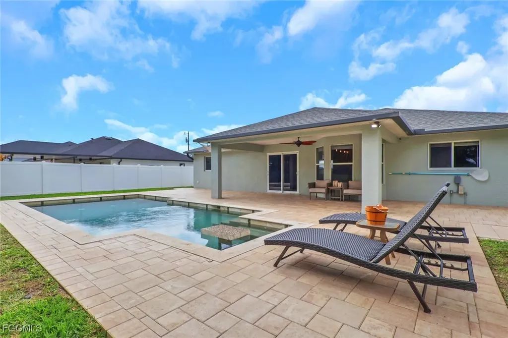 2115 SW 1st Avenue Cape Coral FL 33991