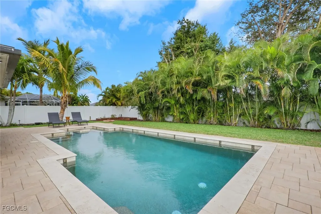2115 SW 1st Avenue Cape Coral FL 33991